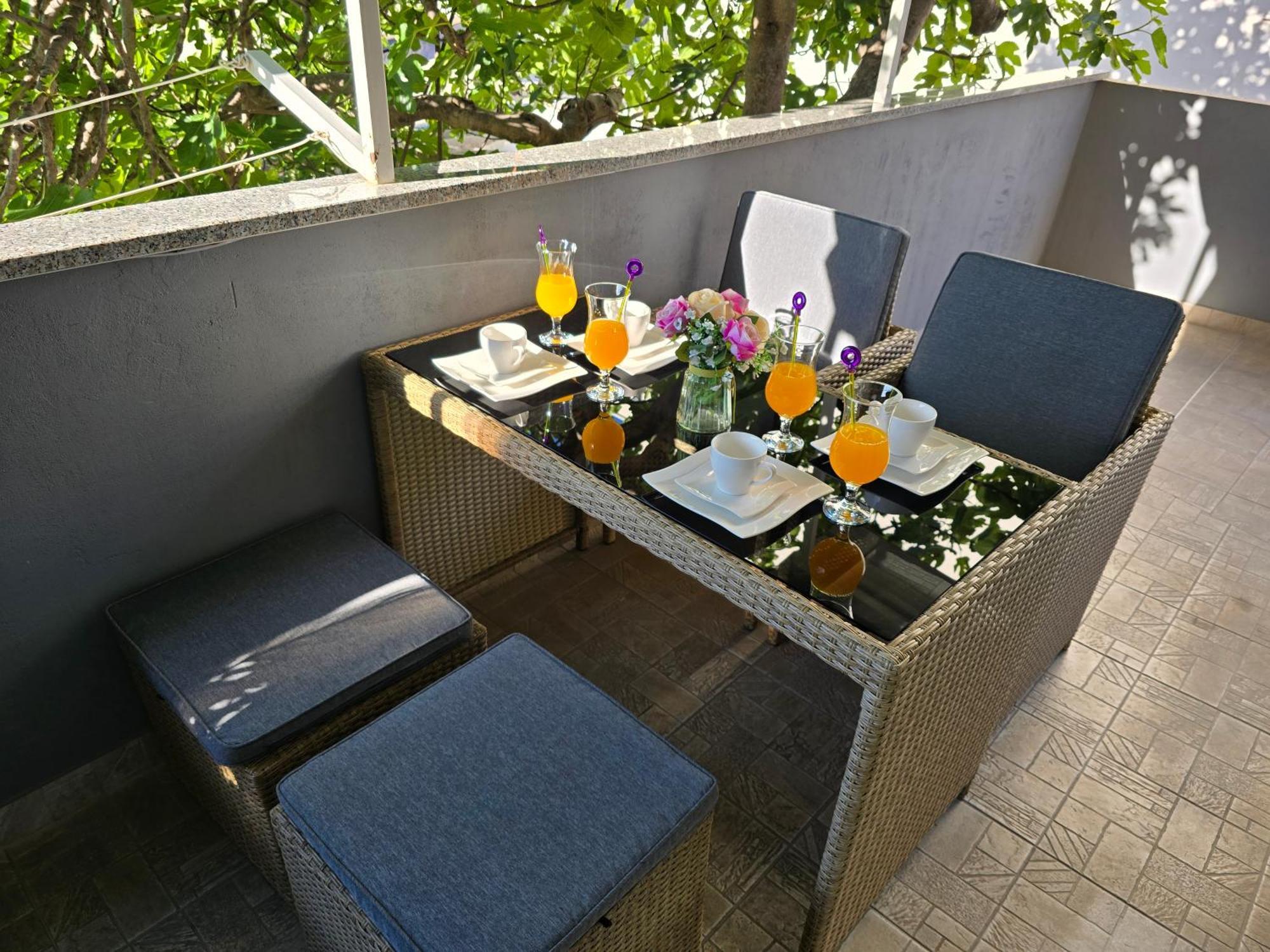 Apartment Blanca With Jacuzzi,Terase And Private Parking Kaštela Eksteriør bilde