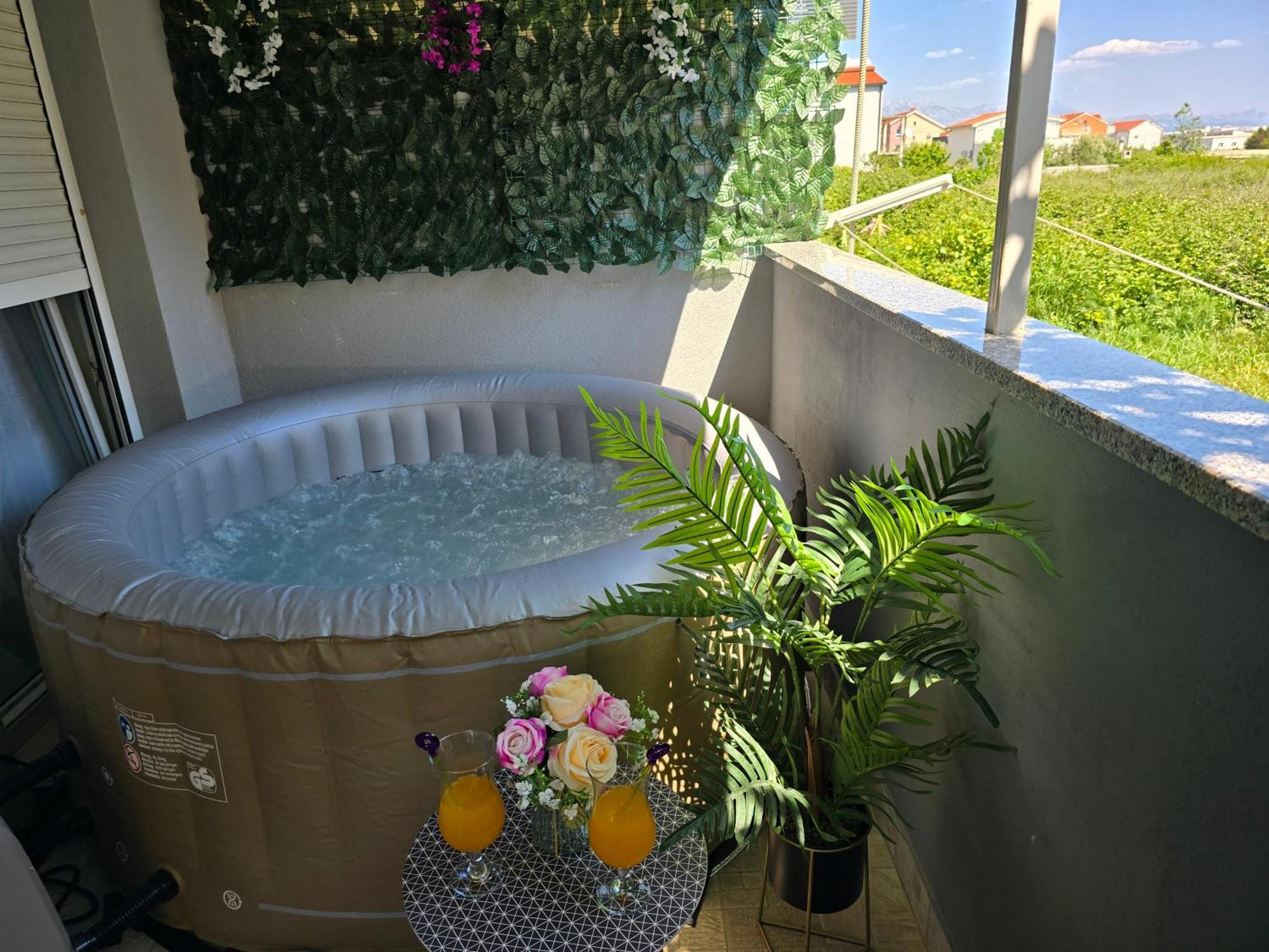 Apartment Blanca With Jacuzzi,Terase And Private Parking Kaštela Eksteriør bilde