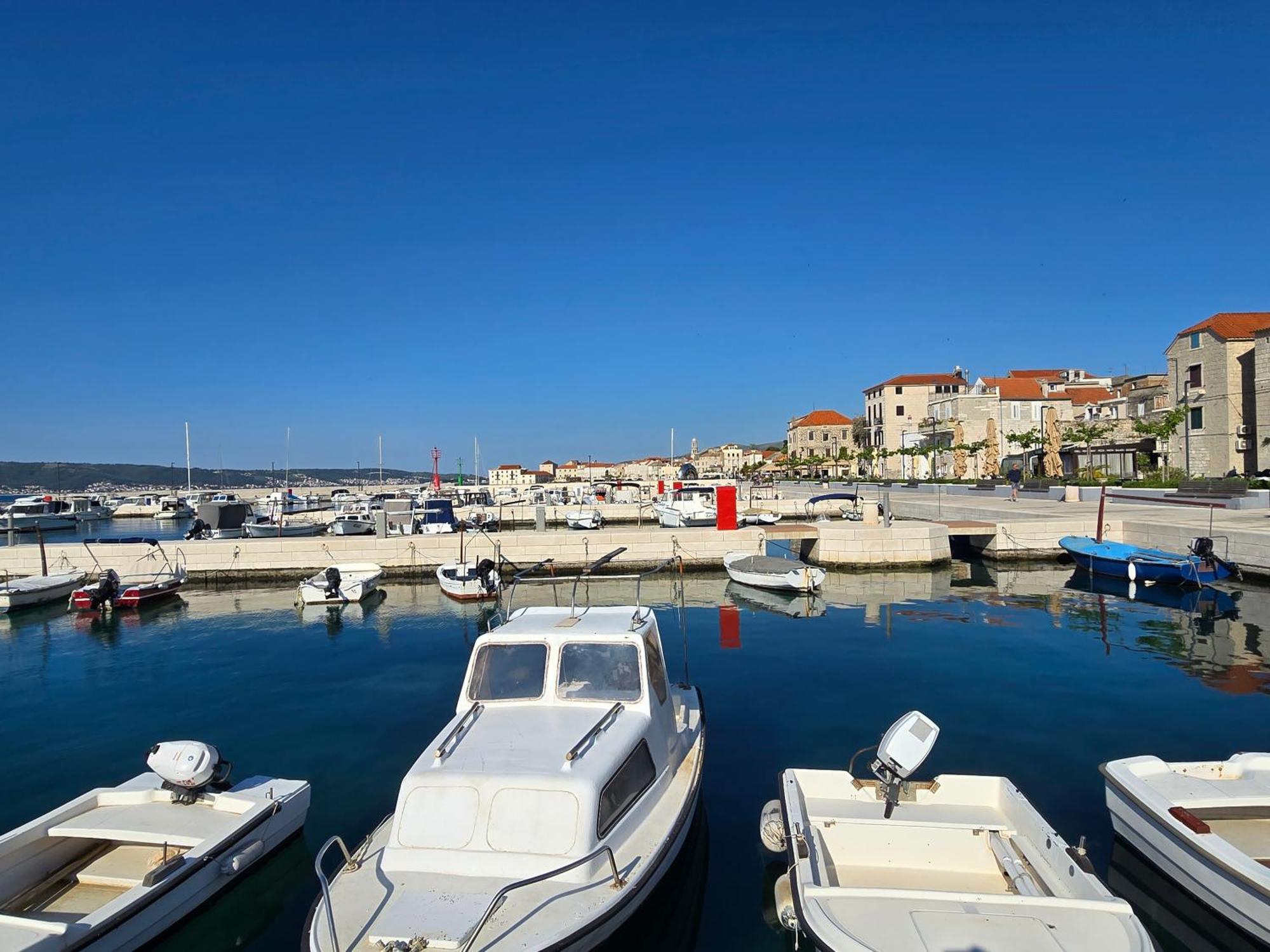 Apartment Blanca With Jacuzzi,Terase And Private Parking Kaštela Eksteriør bilde