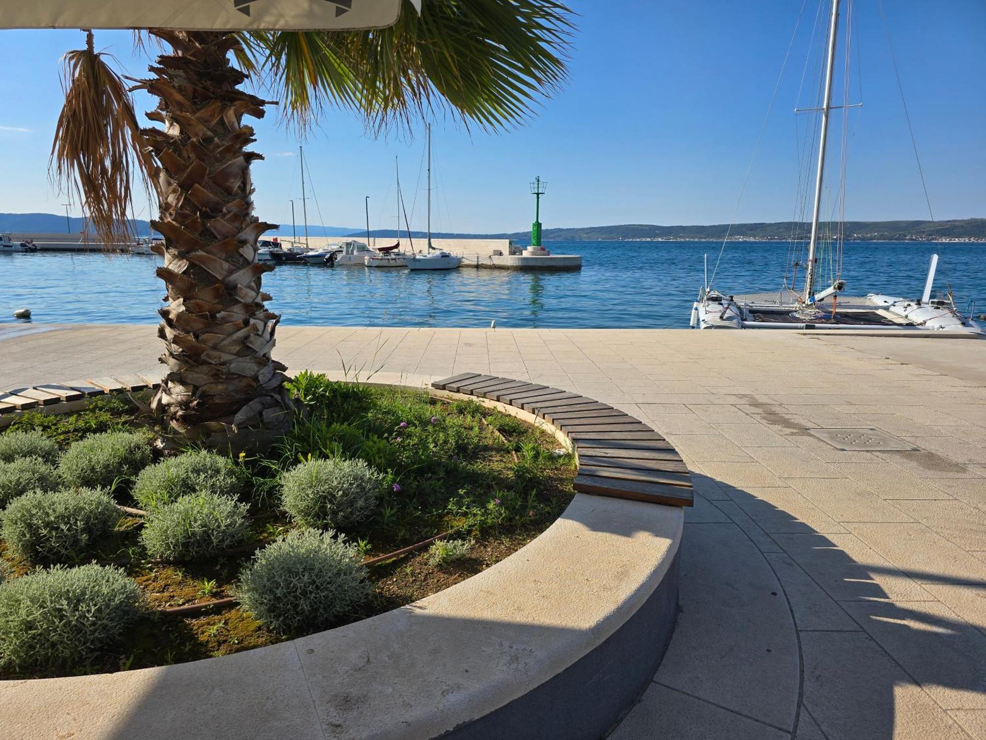 Apartment Blanca With Jacuzzi,Terase And Private Parking Kaštela Eksteriør bilde